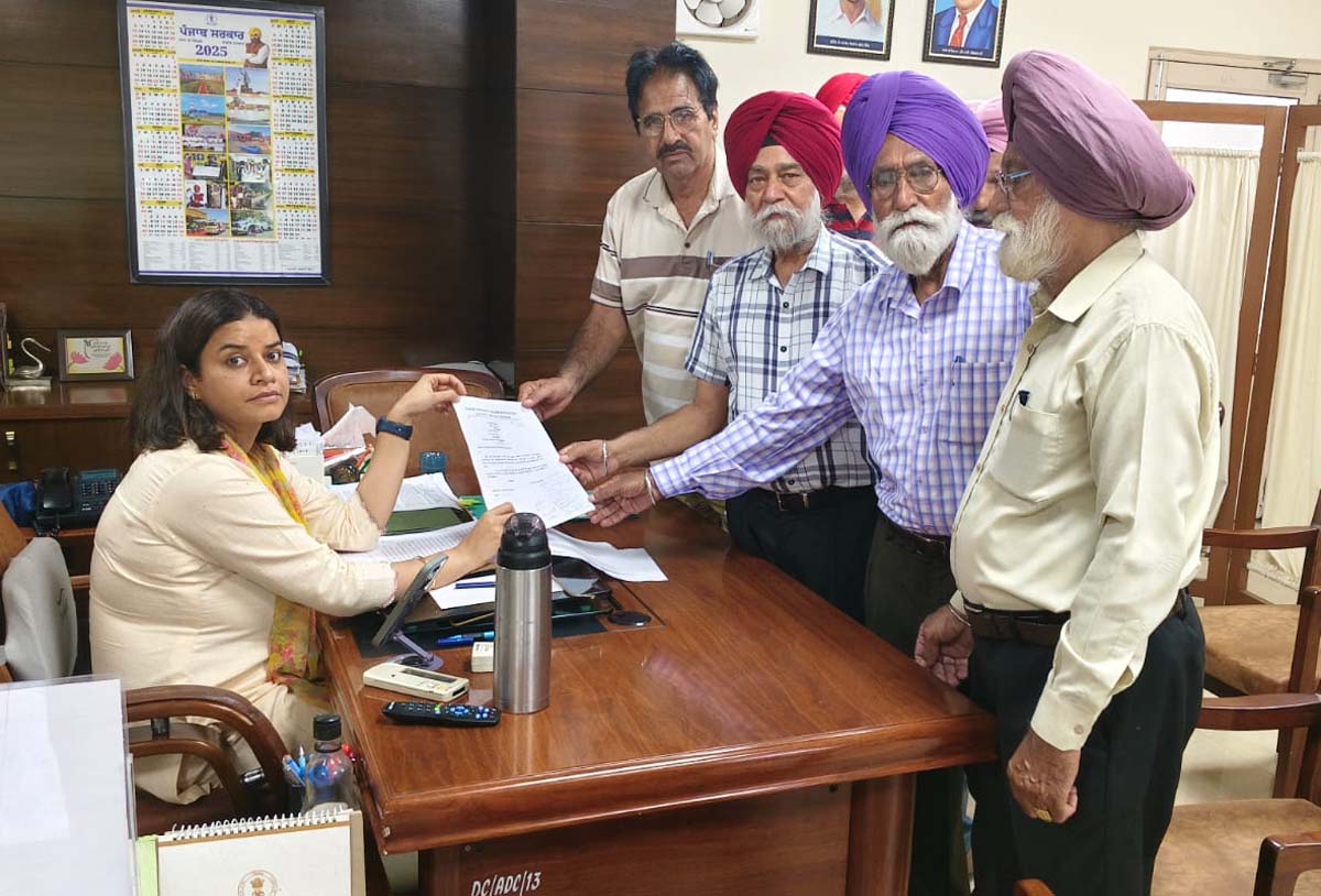 ਪੈਨਸ਼ਨਰਾਂ ਨੇ ਡਿਪਟੀ ਕਮਿਸ਼ਨਰ ਨੂੰ ਪ੍ਰਧਾਨ ਮੰਤਰੀ ਦੇ ਨਾਮ ਮੰਗ ਪੱਤਰ ਦਿੱਤਾ